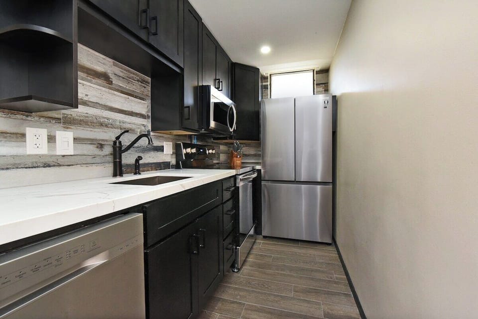 Nani Kai Hale 605 kitchen3