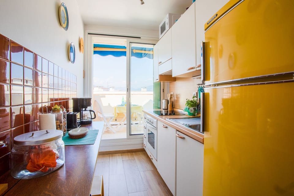 Kitchen opening onto a balcony
