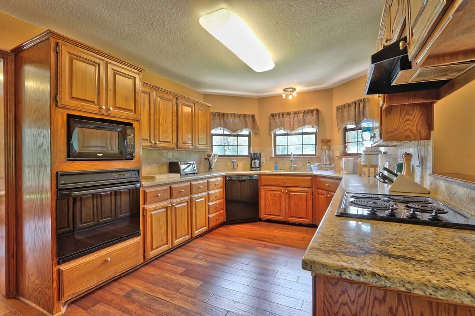 Full kitchen with stove, oven, dishwasher, refrigerator, microwave, and coffee maker