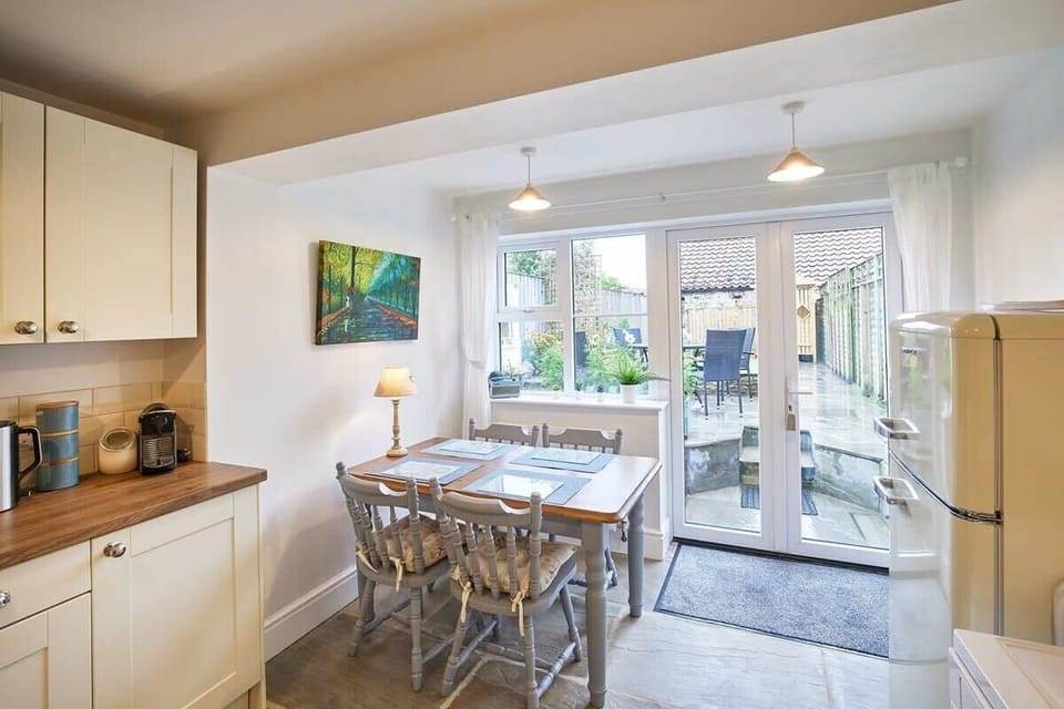 Willow Cottage, Helmsley - Host & Stay