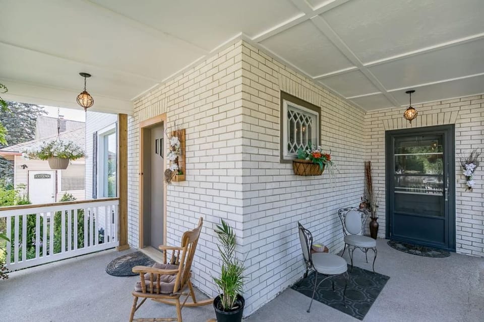 Front porch!