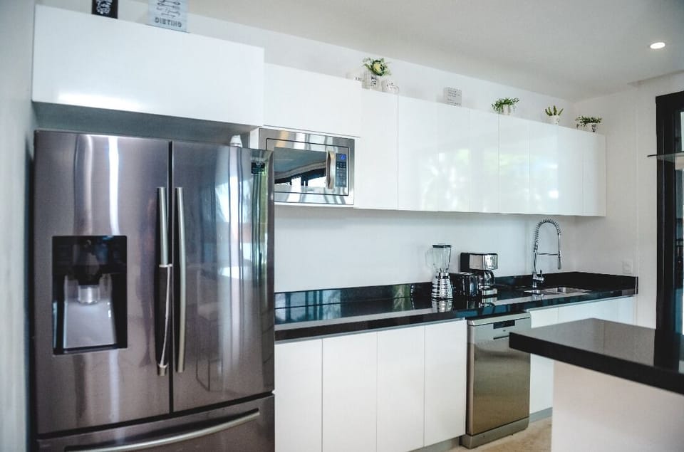 Bright and spacious kitchen perfect for cooking and entertaining.