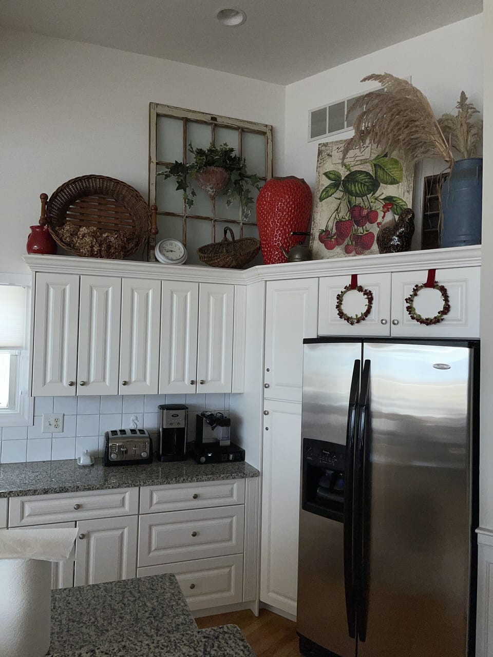 Kitchen area, refrigerator