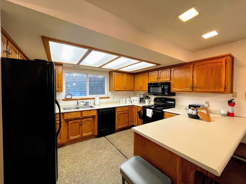 Large kitchen for any cooking needs, fully equipped