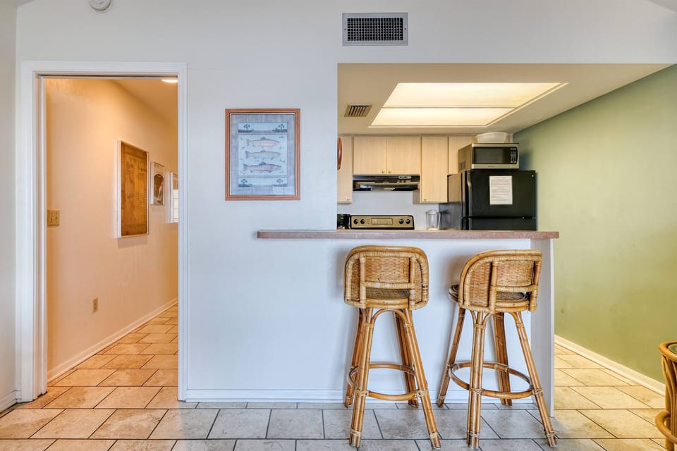 Bar height seating off of kitchen