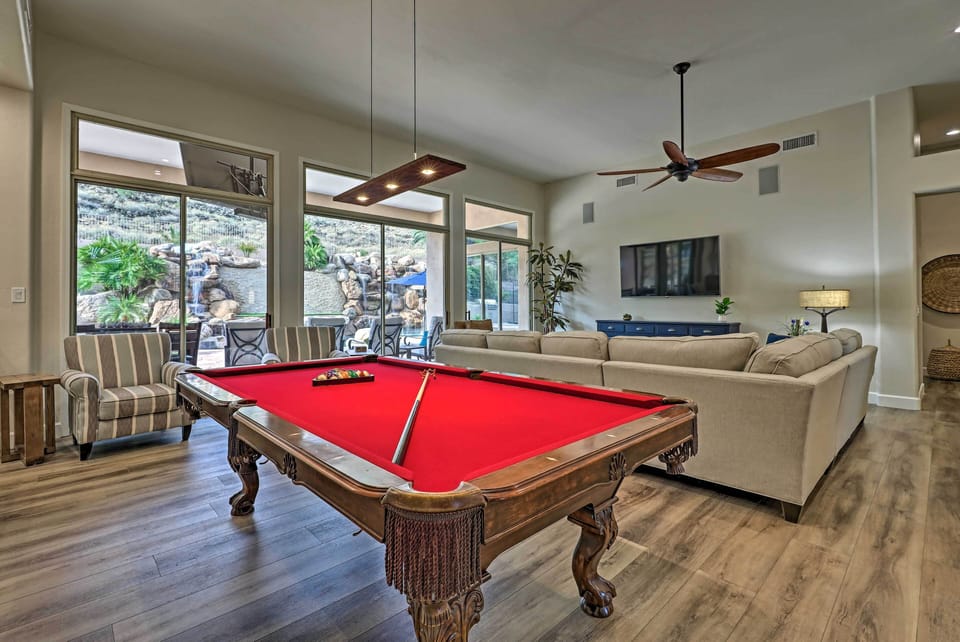 Living Room | 1-Story Home | Free WiFi