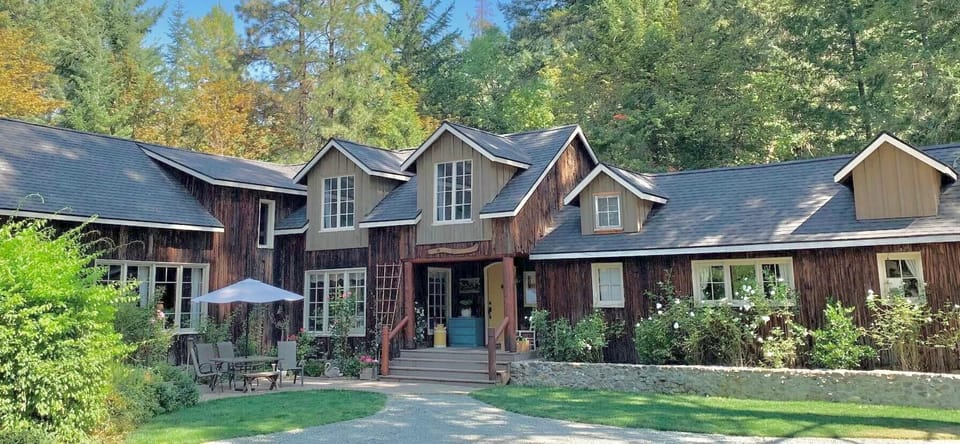 Golden Lodge with the Rose Garden Suite on the right side of the building. 