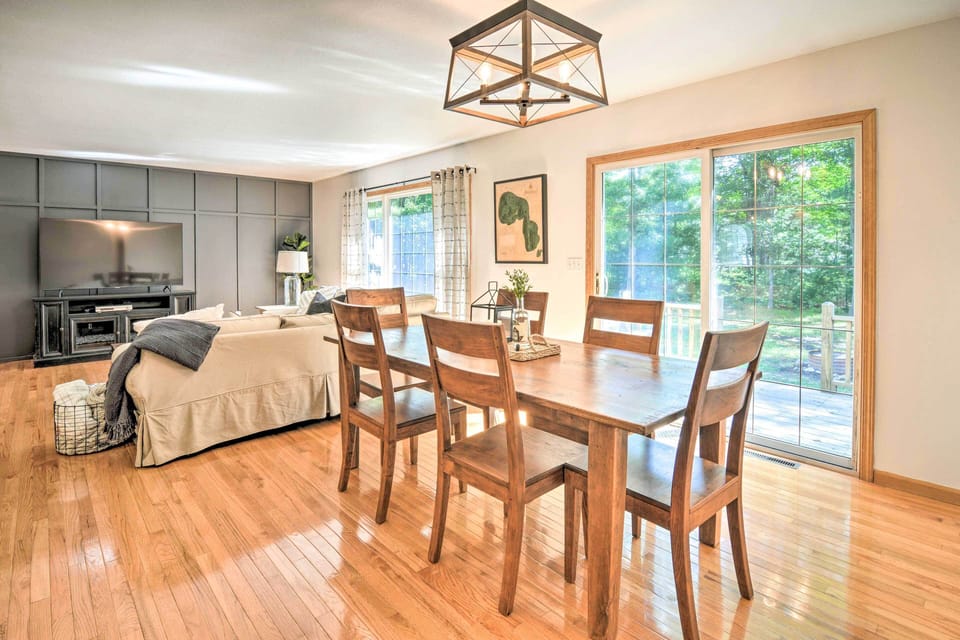 Dining Area | Dishware & Flatware