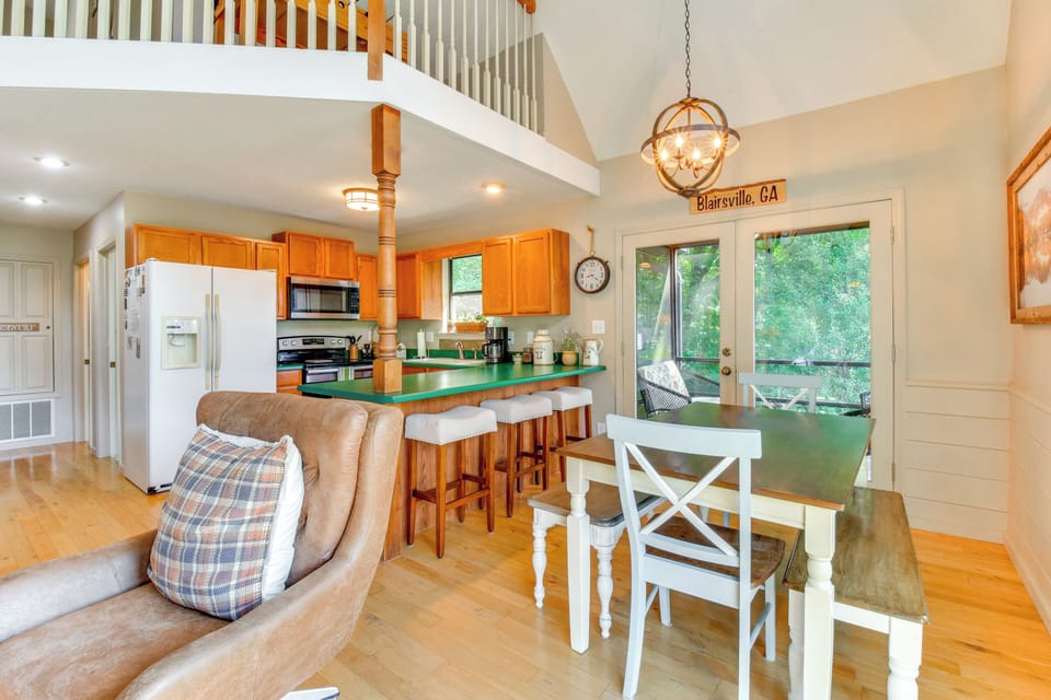Dining Area | Dining Table | Dishware/Flatware