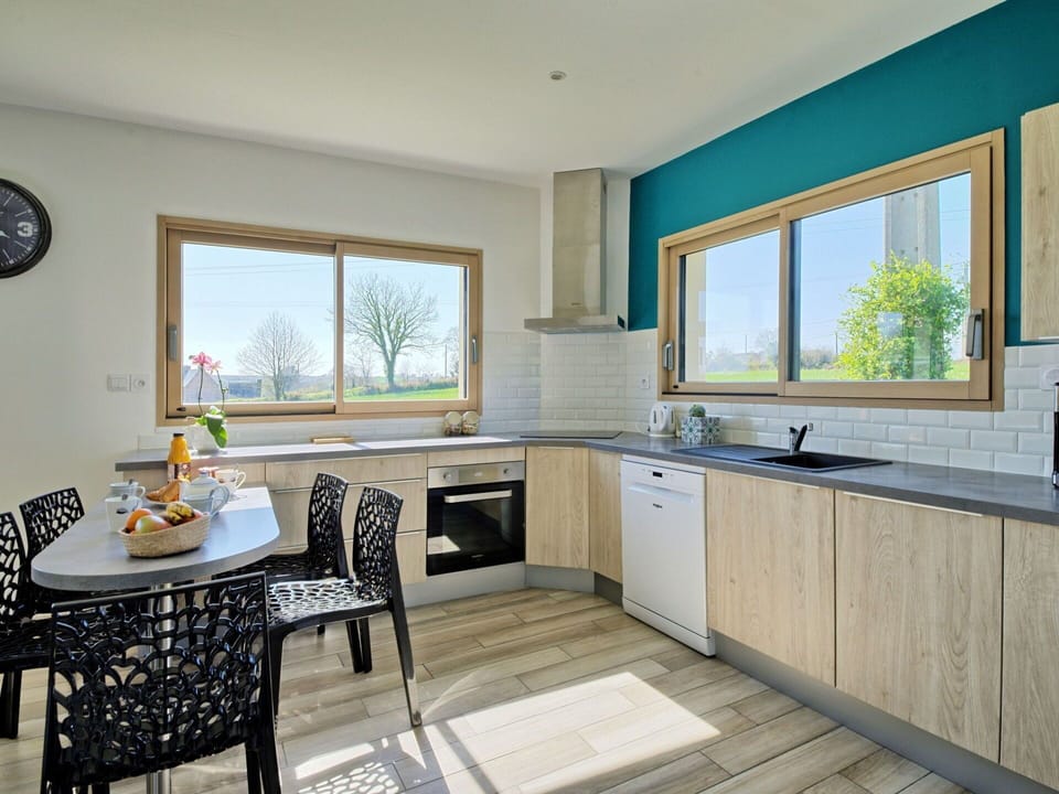 Kitchen Sink, Cabinetry, Tap, Sink, Property, Furniture, Countertop, Window, Green, Wood