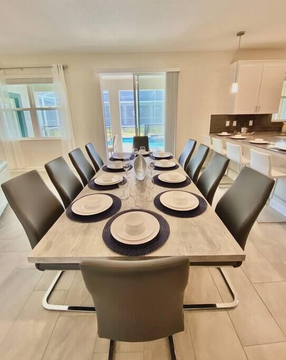 Dining table 10 seats