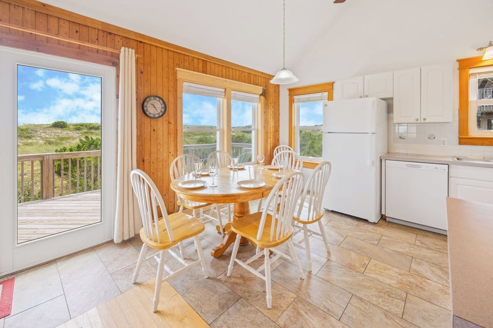 Surf or Sound Realty - 978 - No Problem - Dining Area -2
