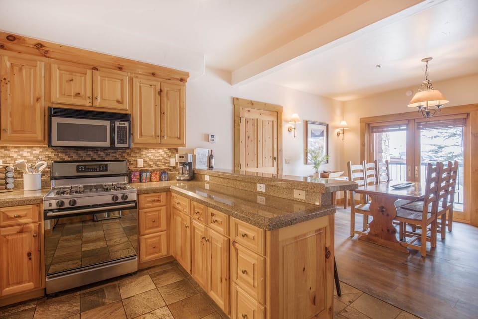 Full Kitchen