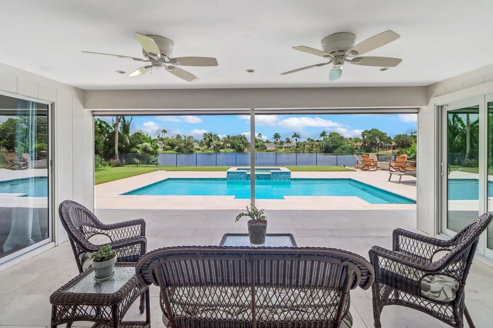 Screened in (retractable), covered lanai. 