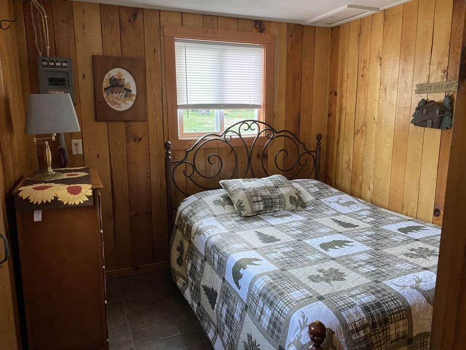 Bedroom 2 with Queen