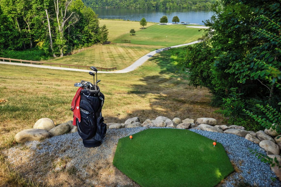 Golf hole 150 yards to the green