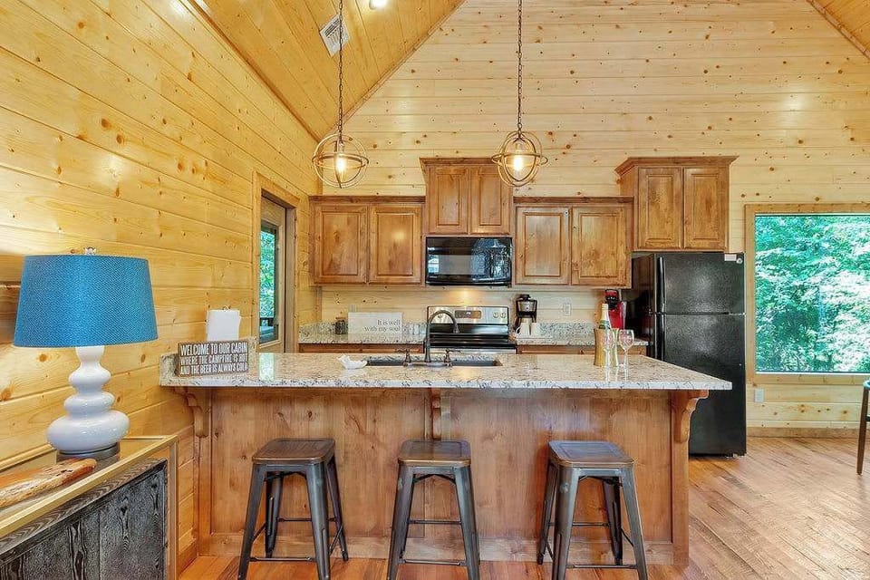 Full kitchen with all the amenities for a comfortable stay.