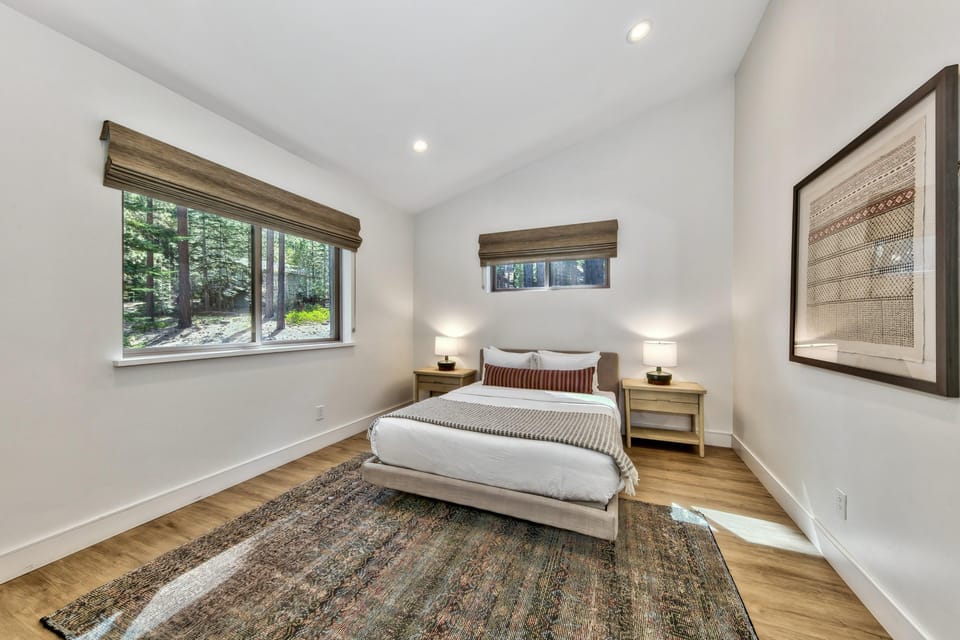 Bedroom 5 Queen