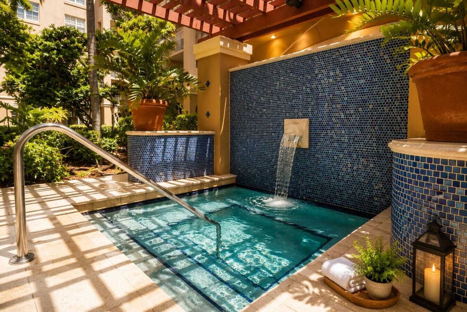Jacuzzi at the yatch club