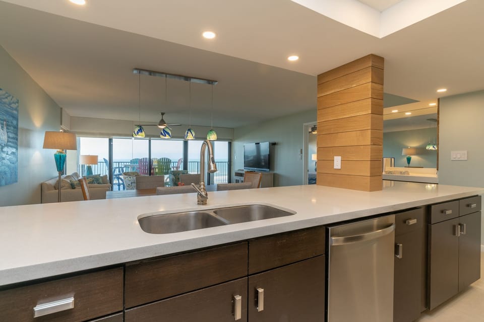 Enjoy the view of the ocean - even from the kitchen!