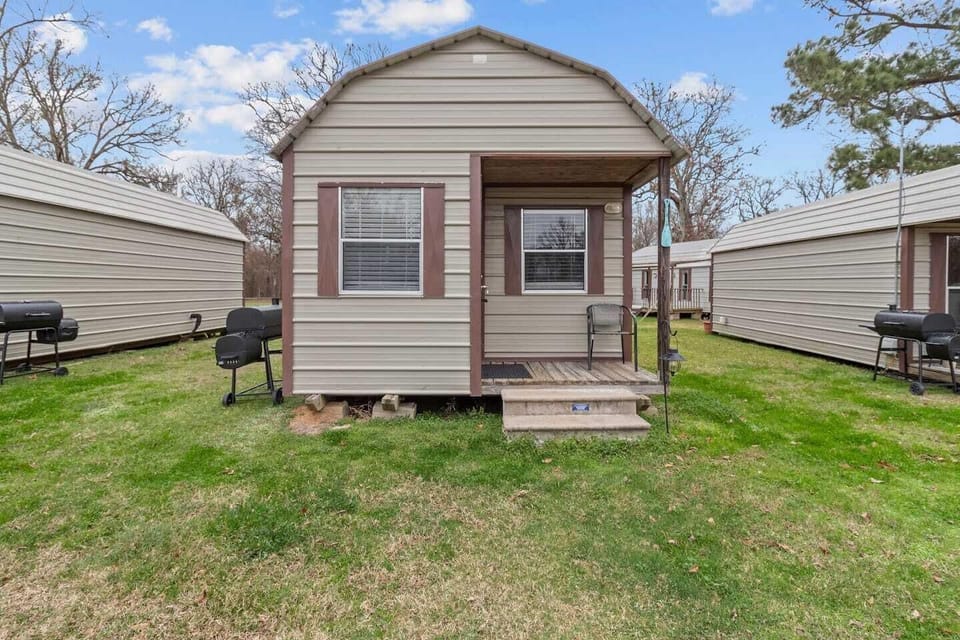 Charcoal & Pellet grill, enjoy seeing Caddo Lake from the front porch