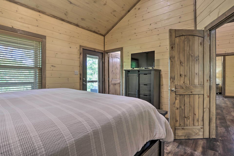 Bedroom 4 | King Bed