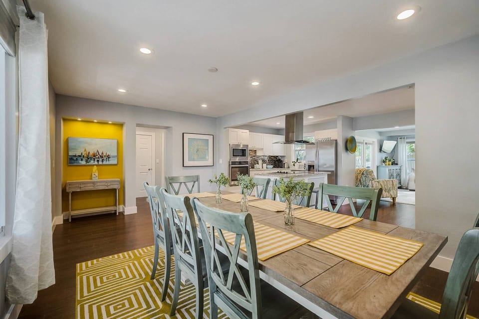 Open floor plan kitchen and dining areas