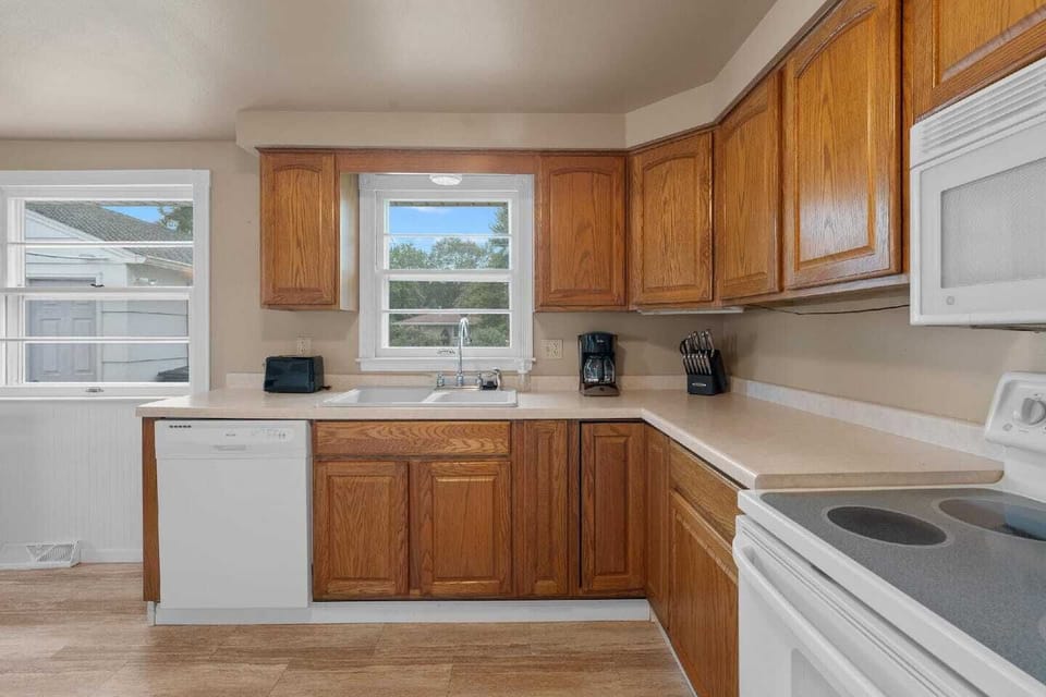 Fully stocked kitchen with dining table