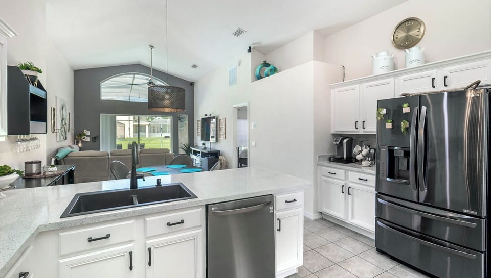 Kitchen (Angle)