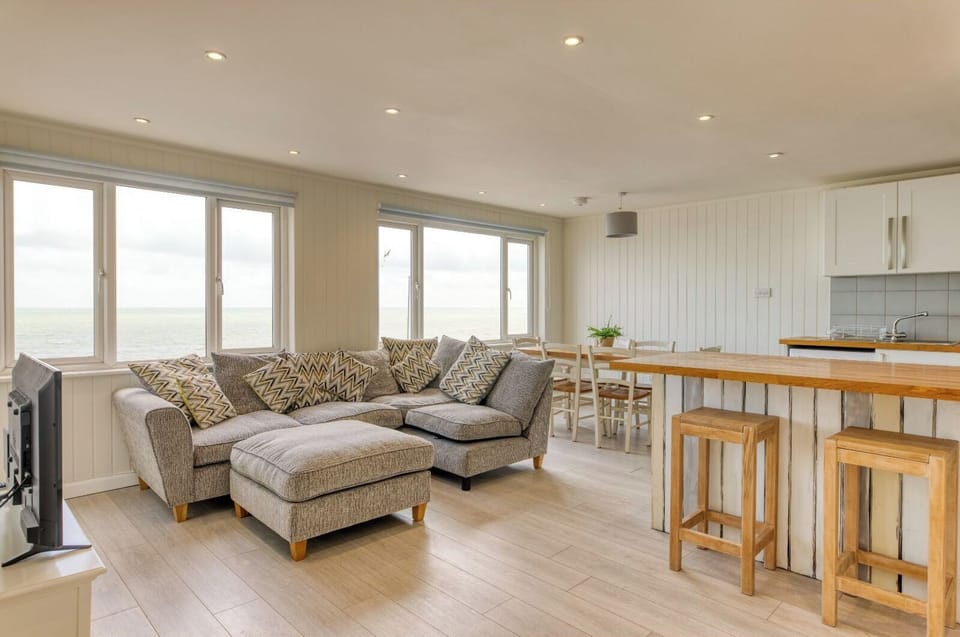 GranvilleMarinaCourt 1 1