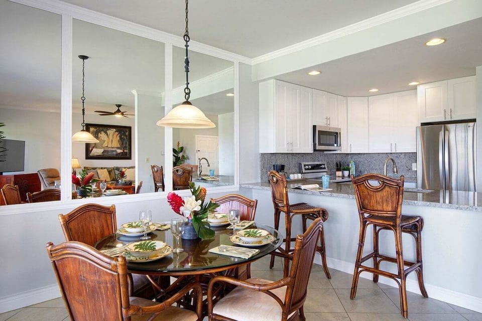 Poipu Sands 212 - Dining and Kitchen