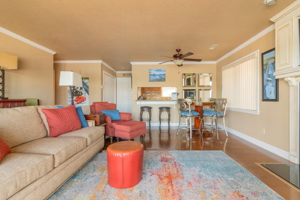 Bright living space!