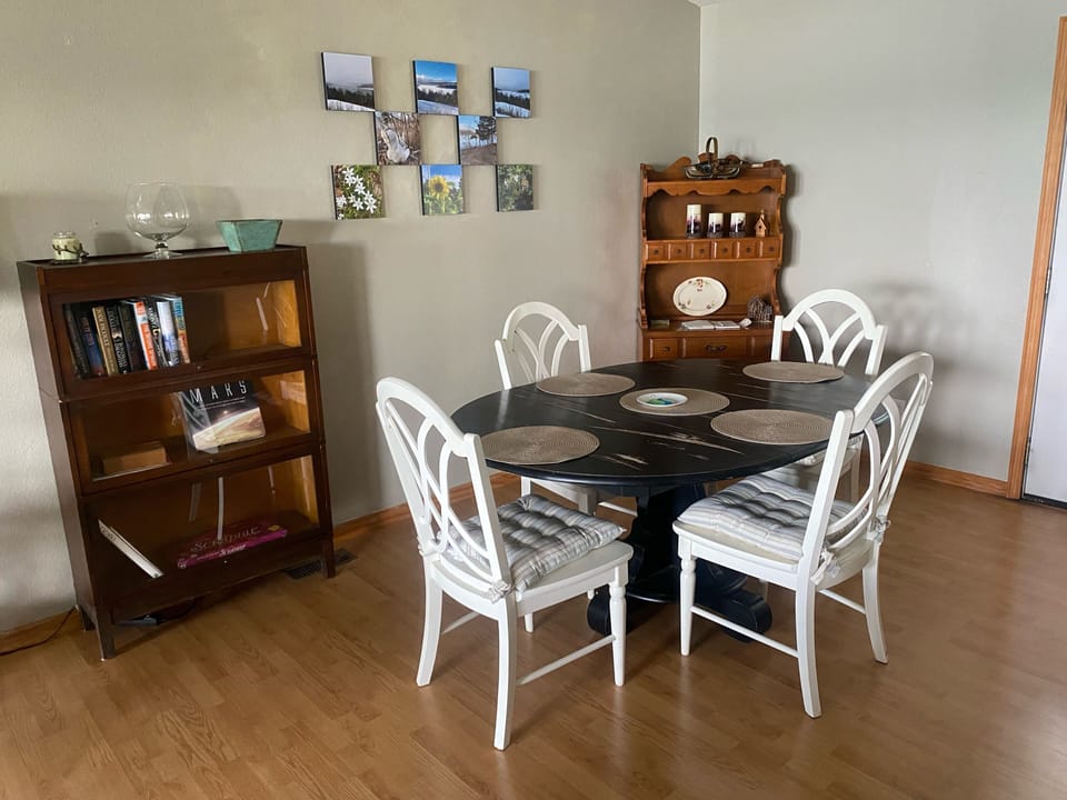Dining room for your enjoyment.