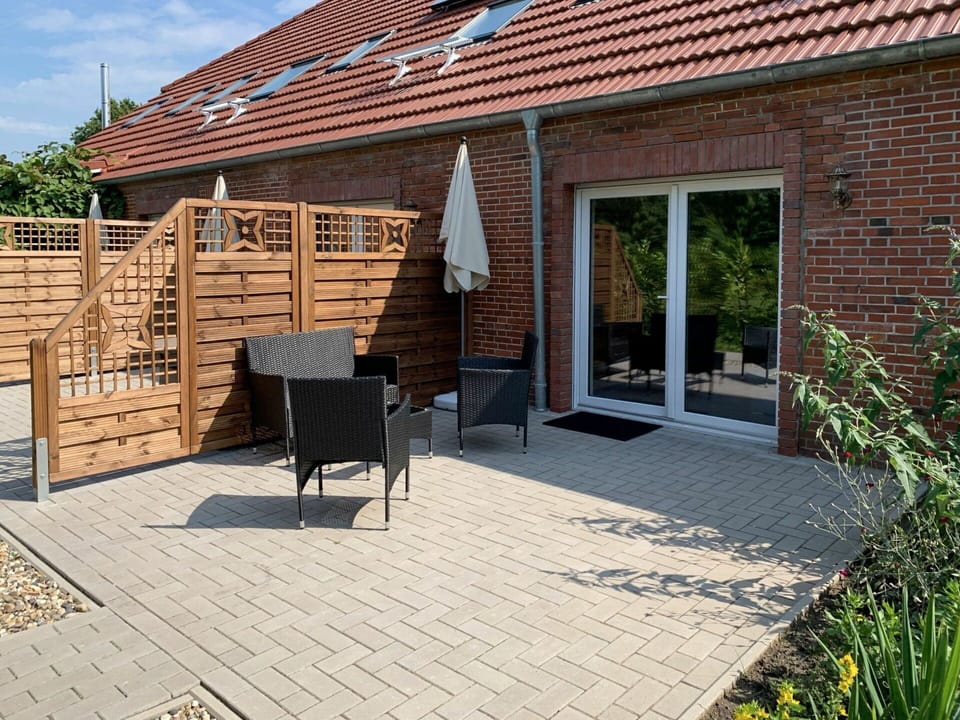 Building, Plant, Shade, Wood, Road Surface, Interior Design, Brickwork, Sky, Brick, House