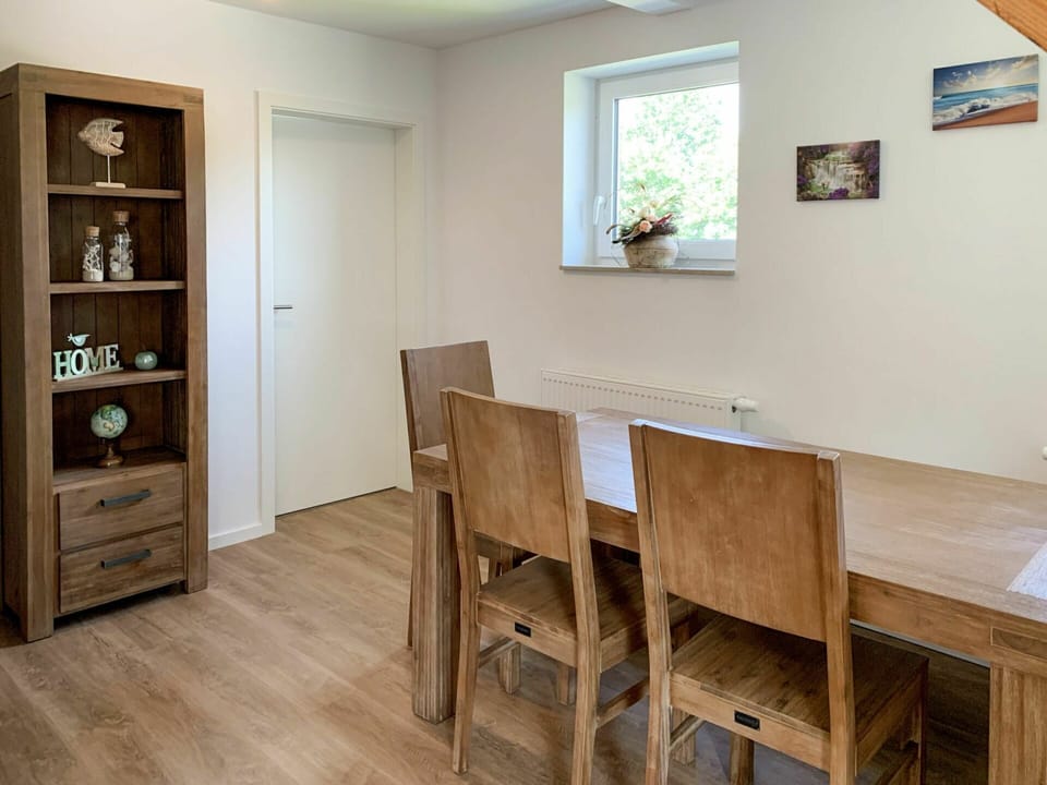 Property, Table, Window, Shelf, Wood, Picture Frame, Interior Design, Cabinetry, Flooring, Floor