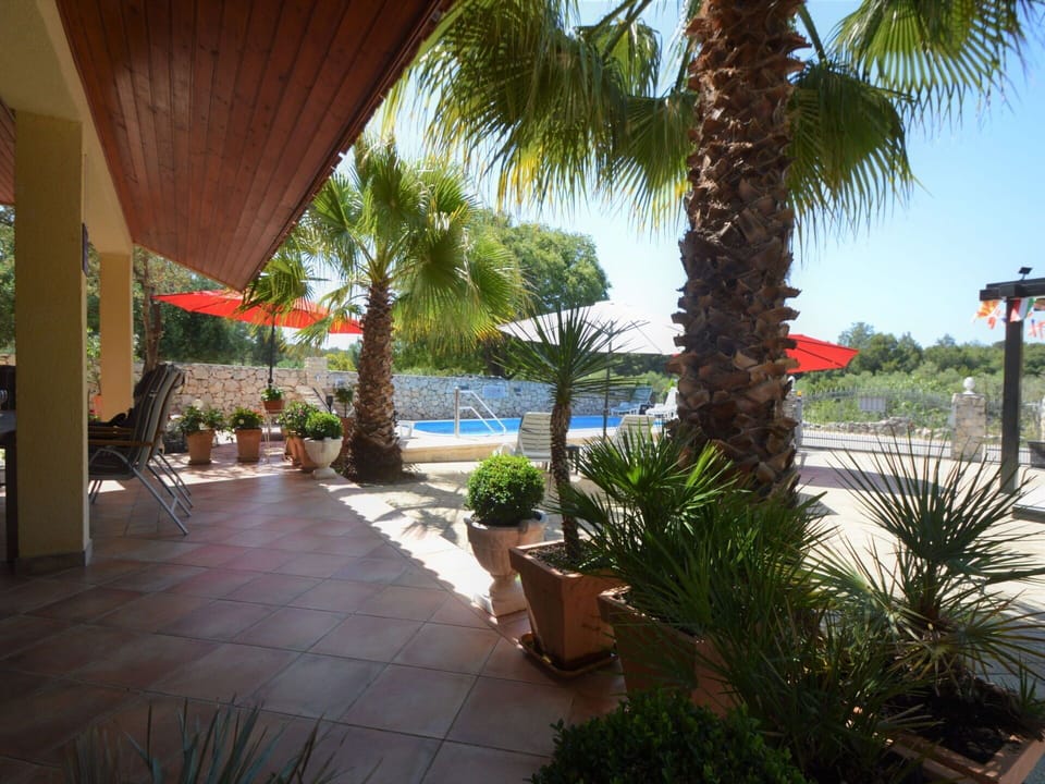 Water, Sky, Property, Plant, Building, Cloud, Swimming Pool, Tree, Residential Area, Grass