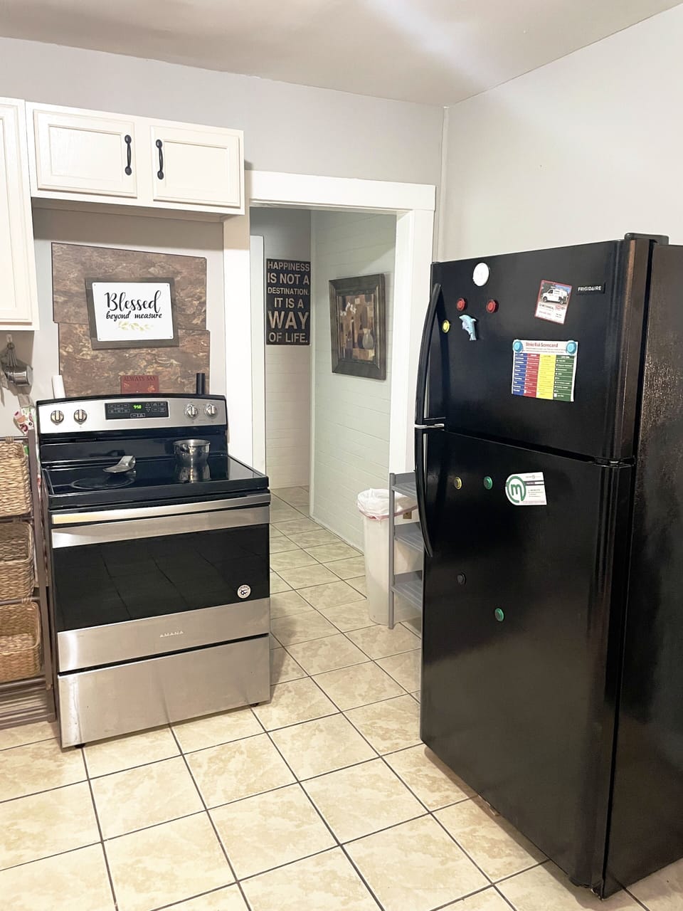 Full kitchen with appliances 