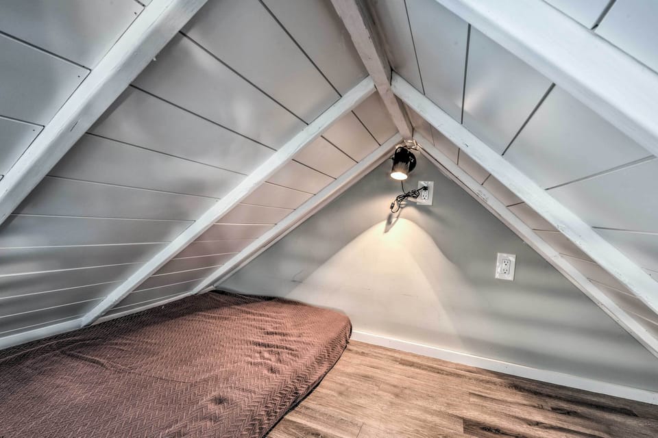 Loft | Twin Mattress | Ladder Required