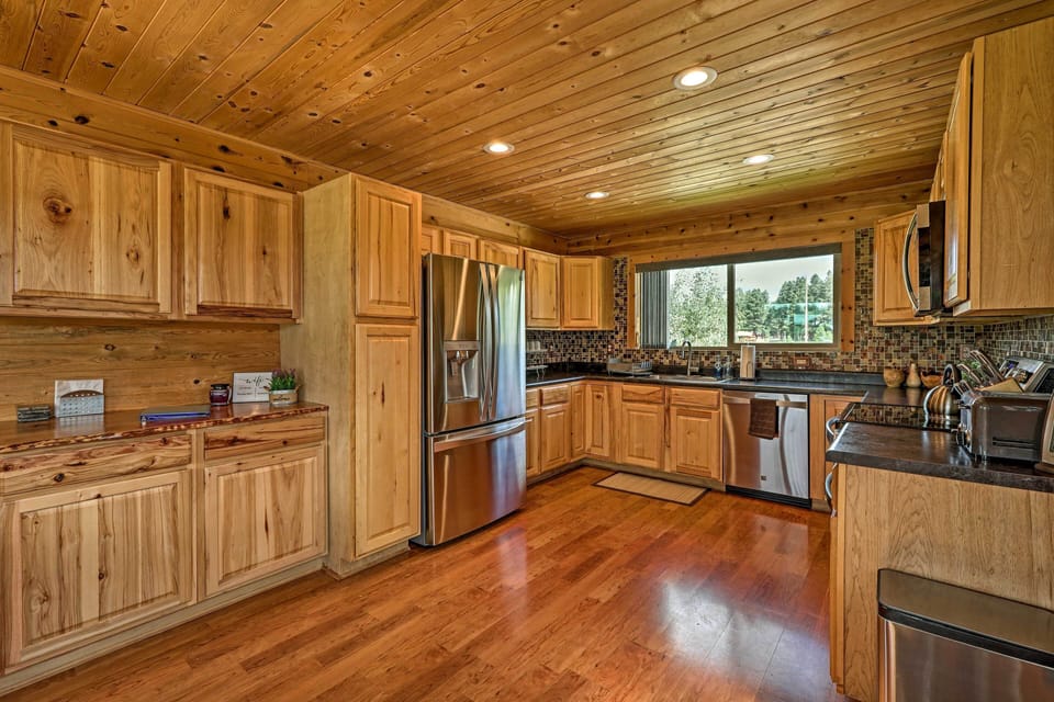 Fully Equipped Kitchen | Spices | Crock-Pot | Blender | 1st Floor