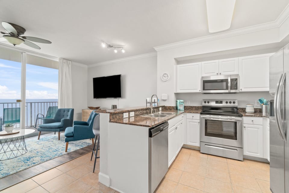 Full kitchen with everything you need to make a great meal if you like.