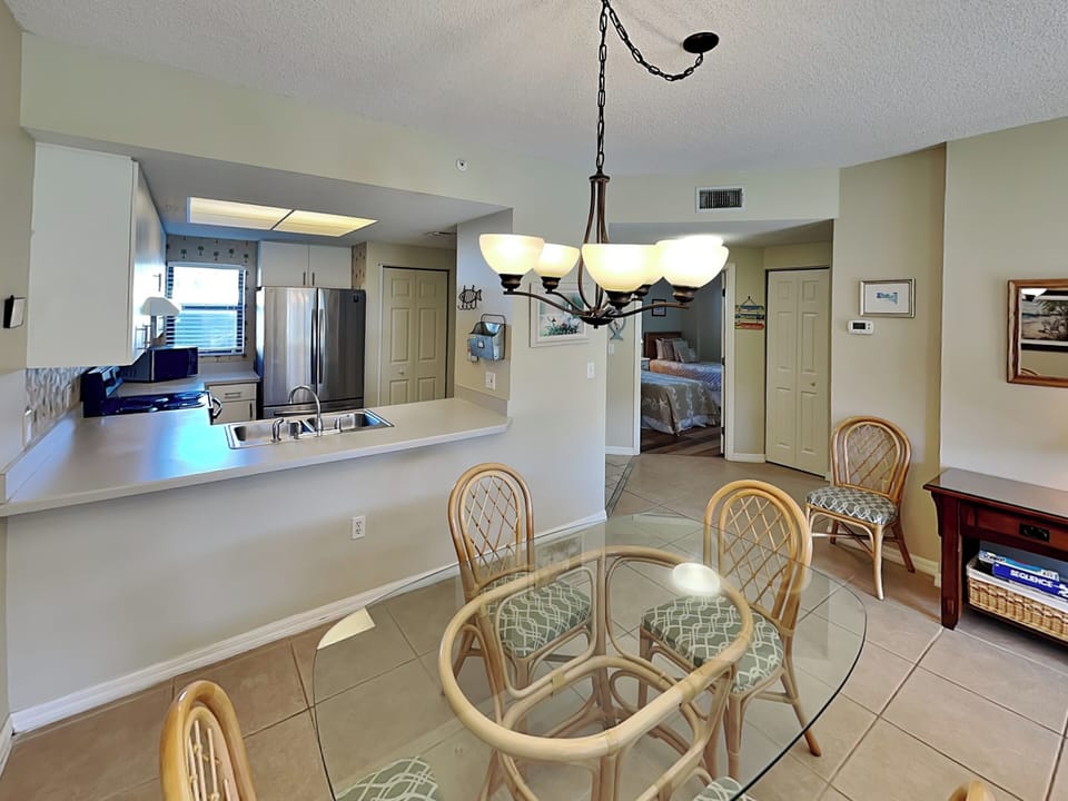 Dining Area - Seating for Six
