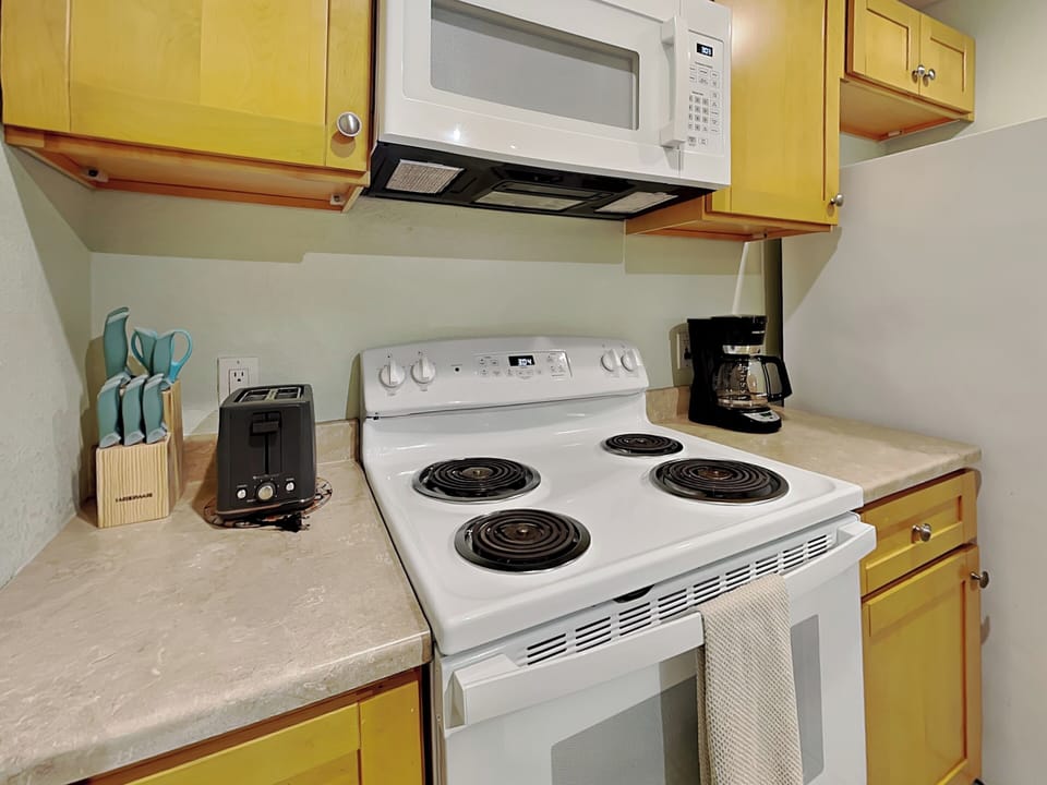 Kitchen - Toaster, Coffee Maker