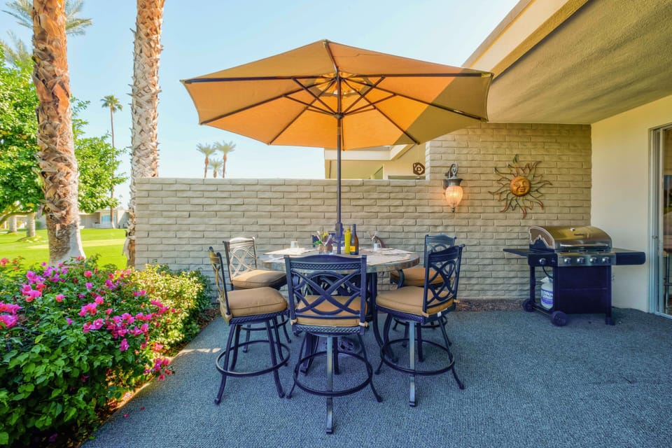 Outdoor dining for 6
