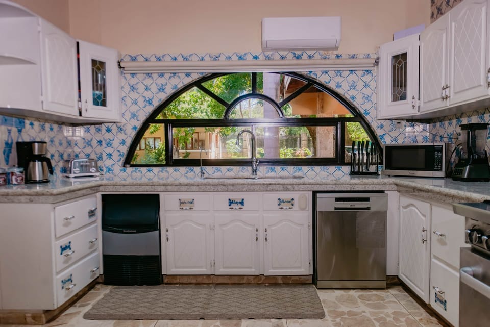 Villa Daiquiri Kitchen