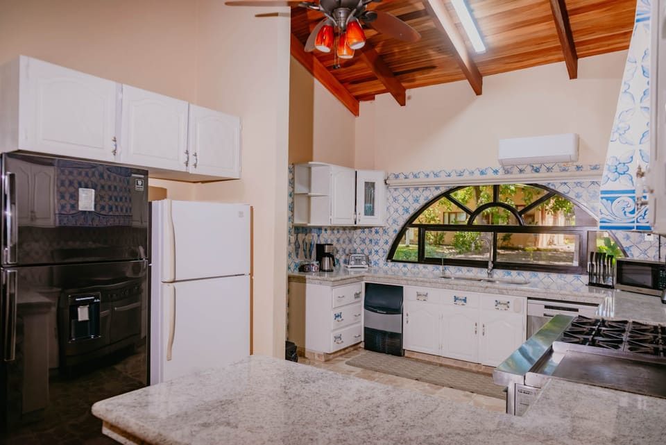 Villa Daiquiri Kitchen