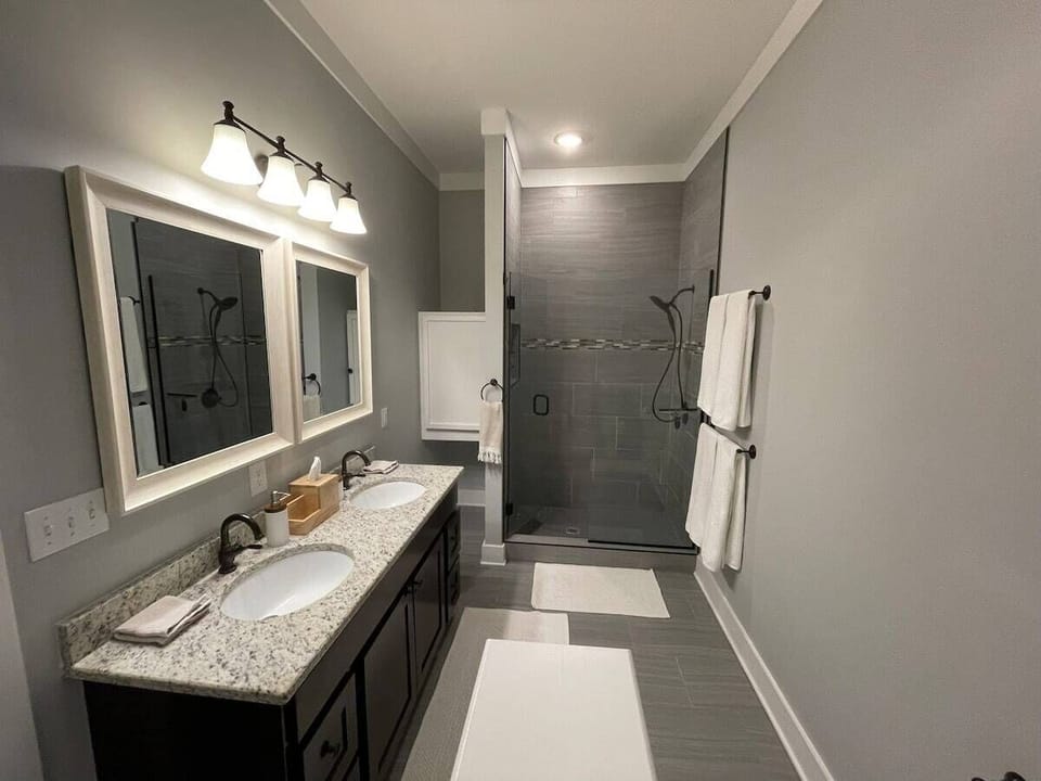 primary en-suite bathroom