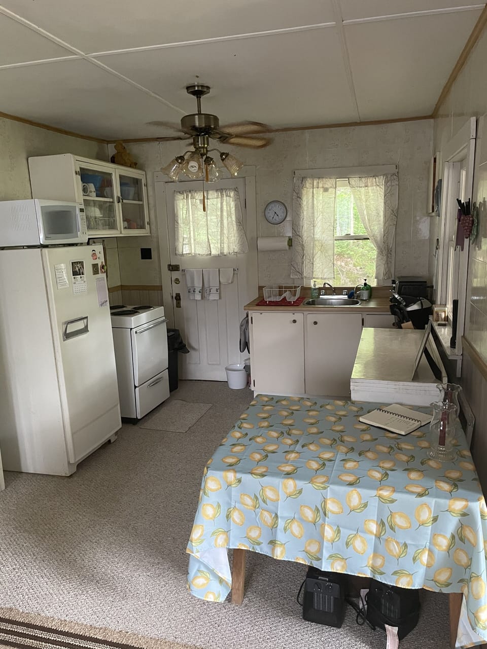 Well equipped kitchen with a vintage fridge and stove