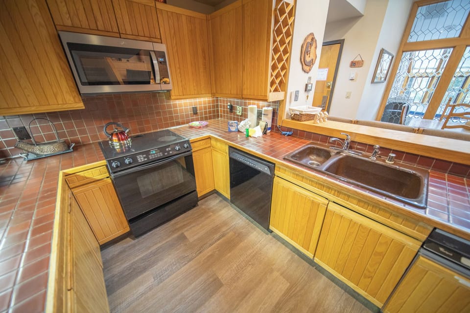 Dishwasher, Oven, Microwave