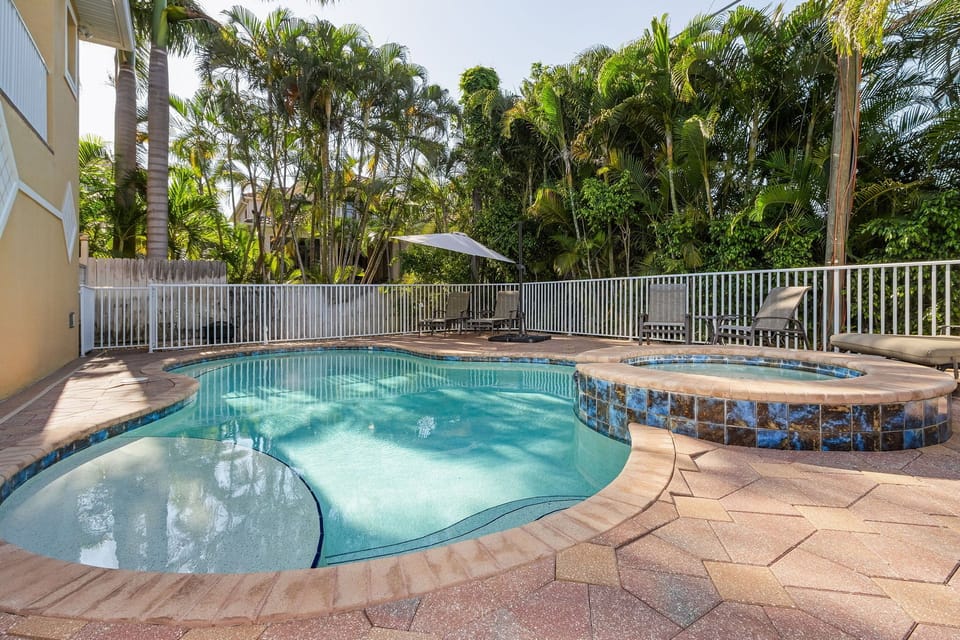 Pool & Hot Tub