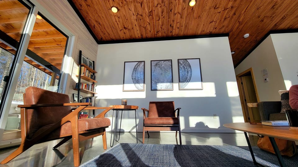 The southern exposure windows make for great afternoon shadow play